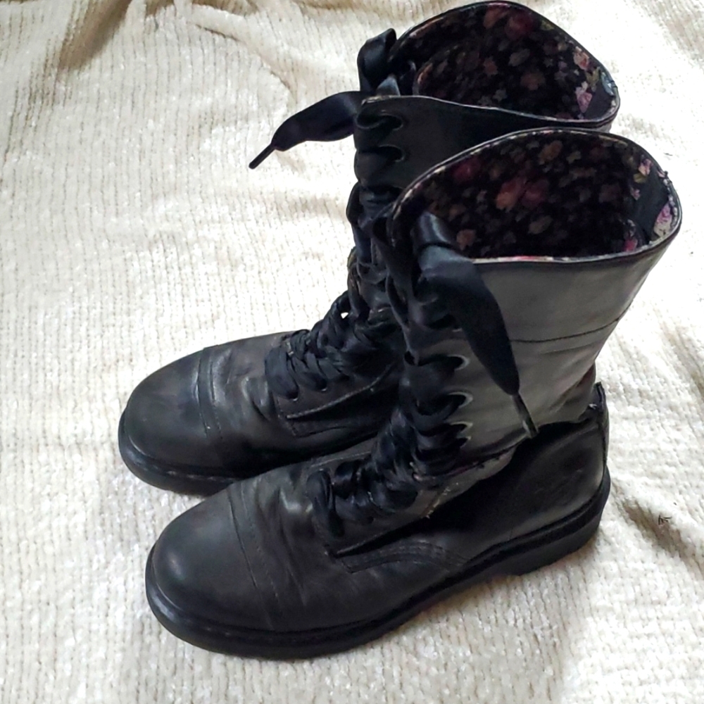 Doc martens tall boots, fits women's 9-9.5